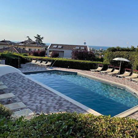 Residenze Al Colle Dei Pini Aparthotel Riccione Luaran gambar