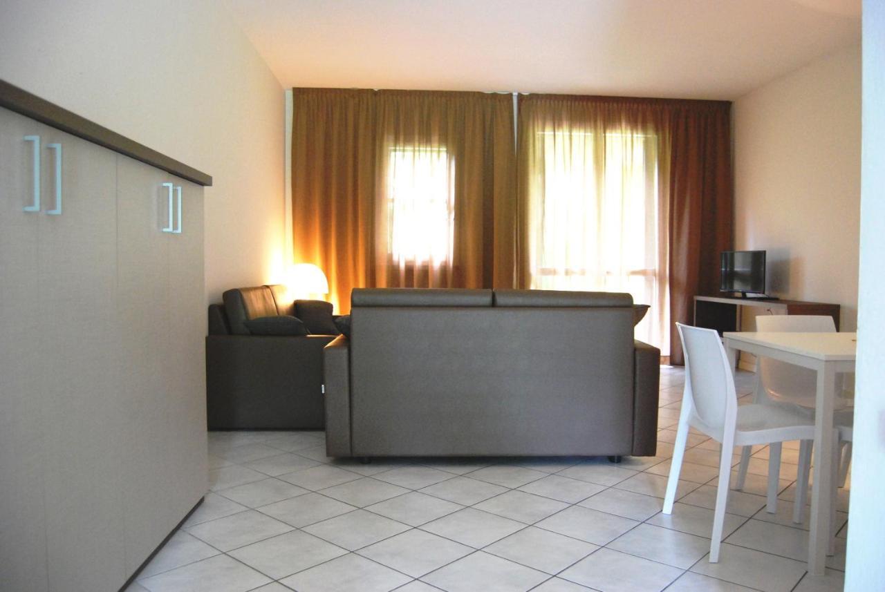 Residenze Al Colle Dei Pini Aparthotel Riccione Luaran gambar