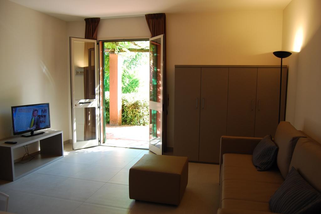 Residenze Al Colle Dei Pini Aparthotel Riccione Bilik gambar