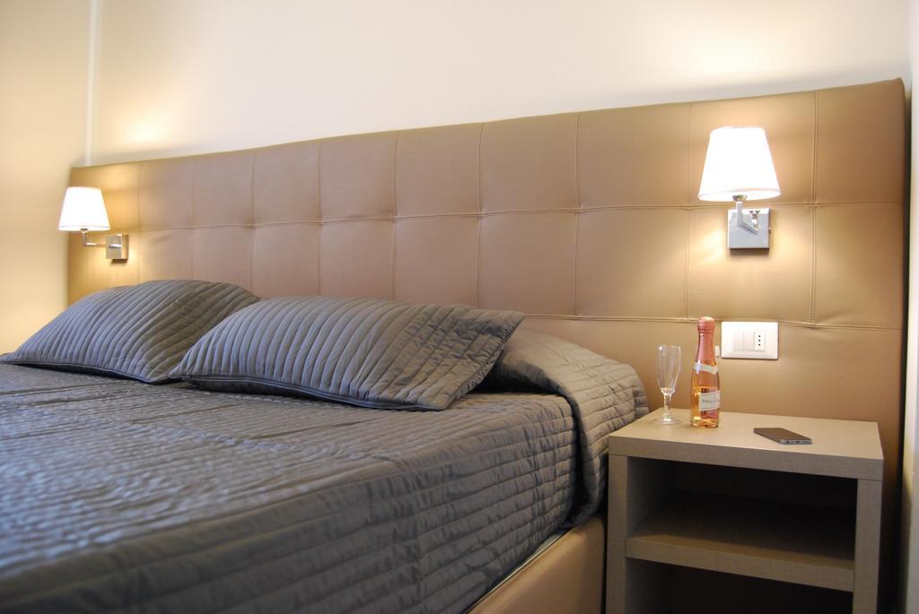 Residenze Al Colle Dei Pini Aparthotel Riccione Bilik gambar