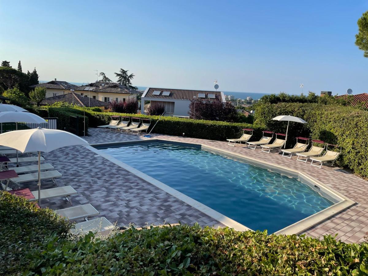 Residenze Al Colle Dei Pini Aparthotel Riccione Luaran gambar