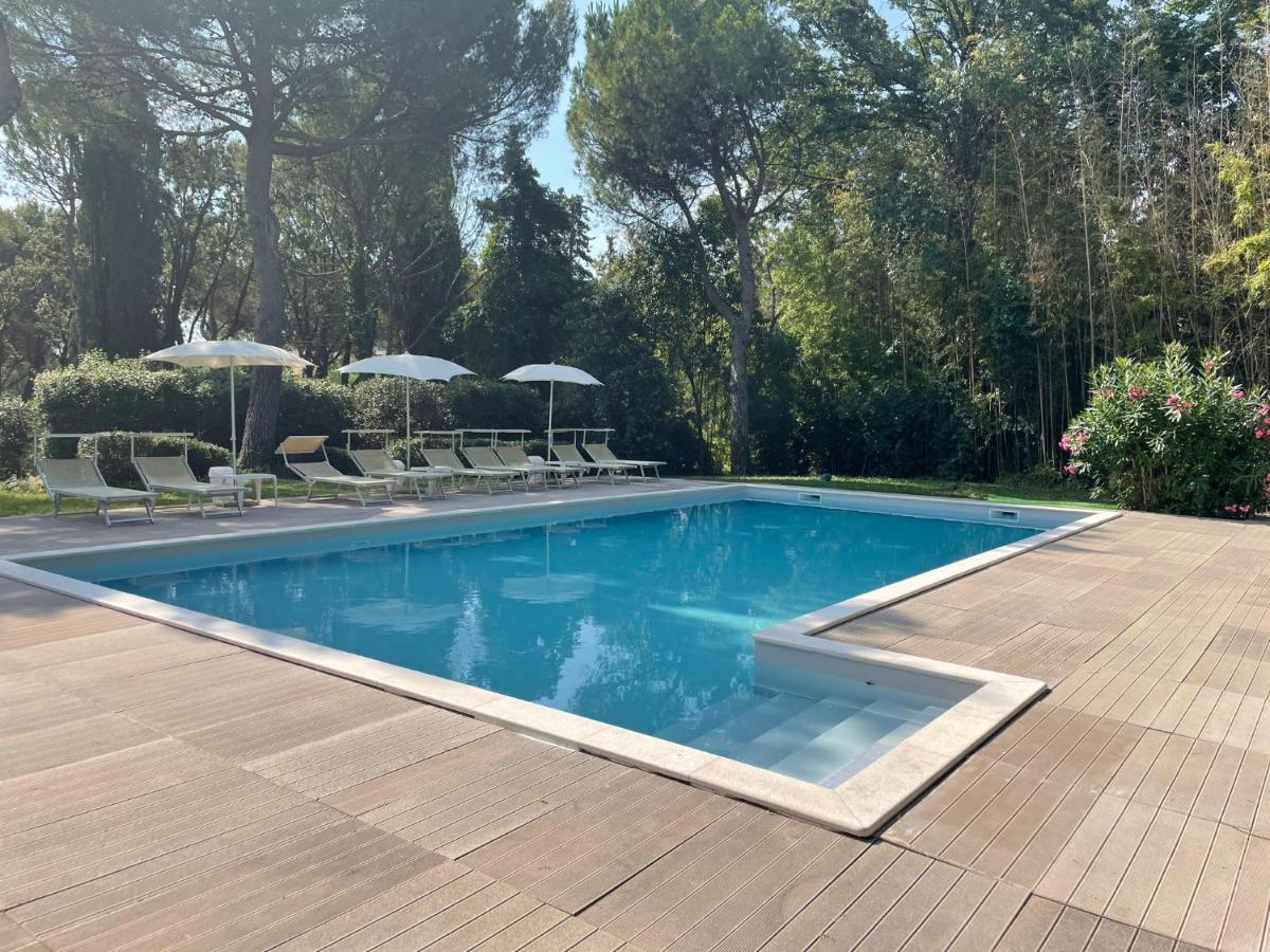 Residenze Al Colle Dei Pini Aparthotel Riccione Luaran gambar