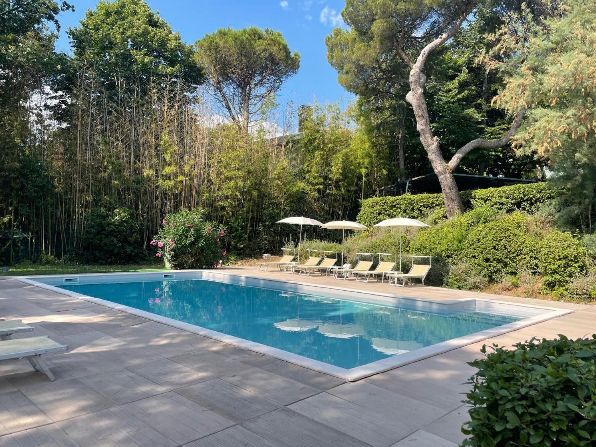 Residenze Al Colle Dei Pini Aparthotel Riccione Luaran gambar