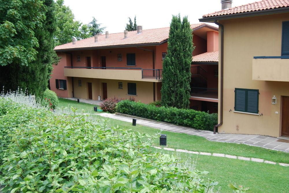 Residenze Al Colle Dei Pini Aparthotel Riccione Luaran gambar