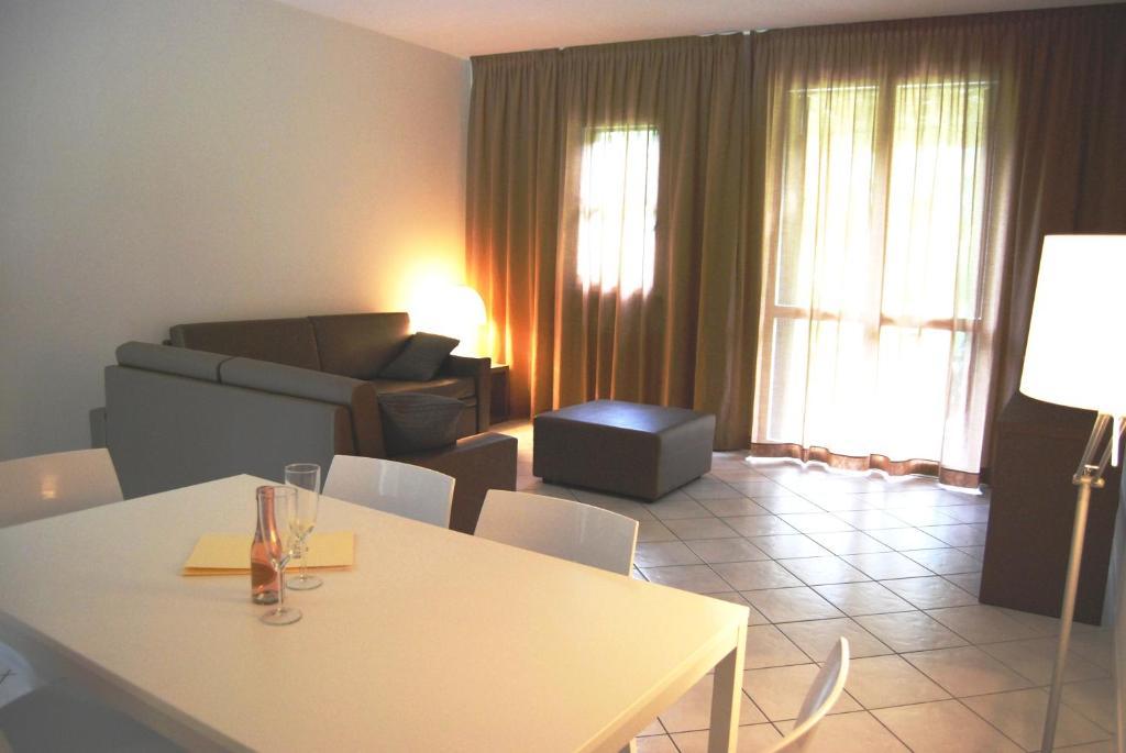 Residenze Al Colle Dei Pini Aparthotel Riccione Bilik gambar
