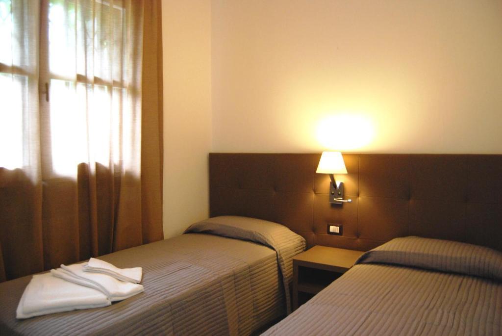 Residenze Al Colle Dei Pini Aparthotel Riccione Bilik gambar