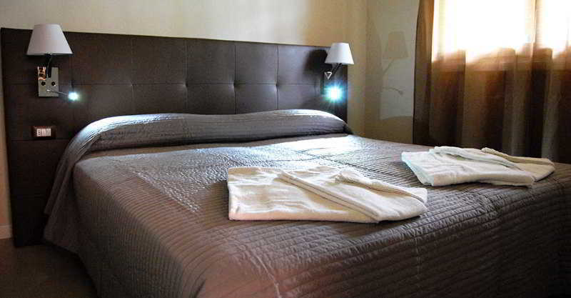 Residenze Al Colle Dei Pini Aparthotel Riccione Luaran gambar