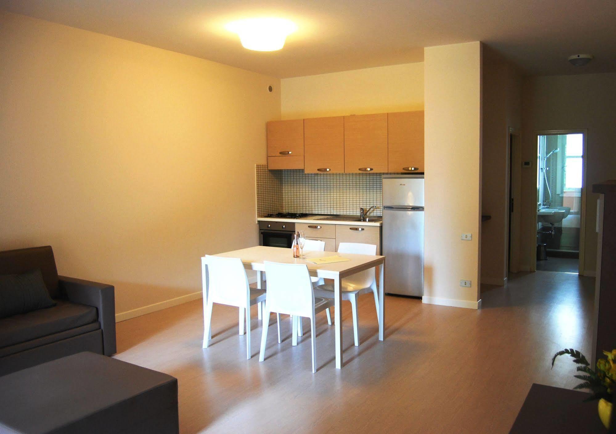 Residenze Al Colle Dei Pini Aparthotel Riccione Luaran gambar