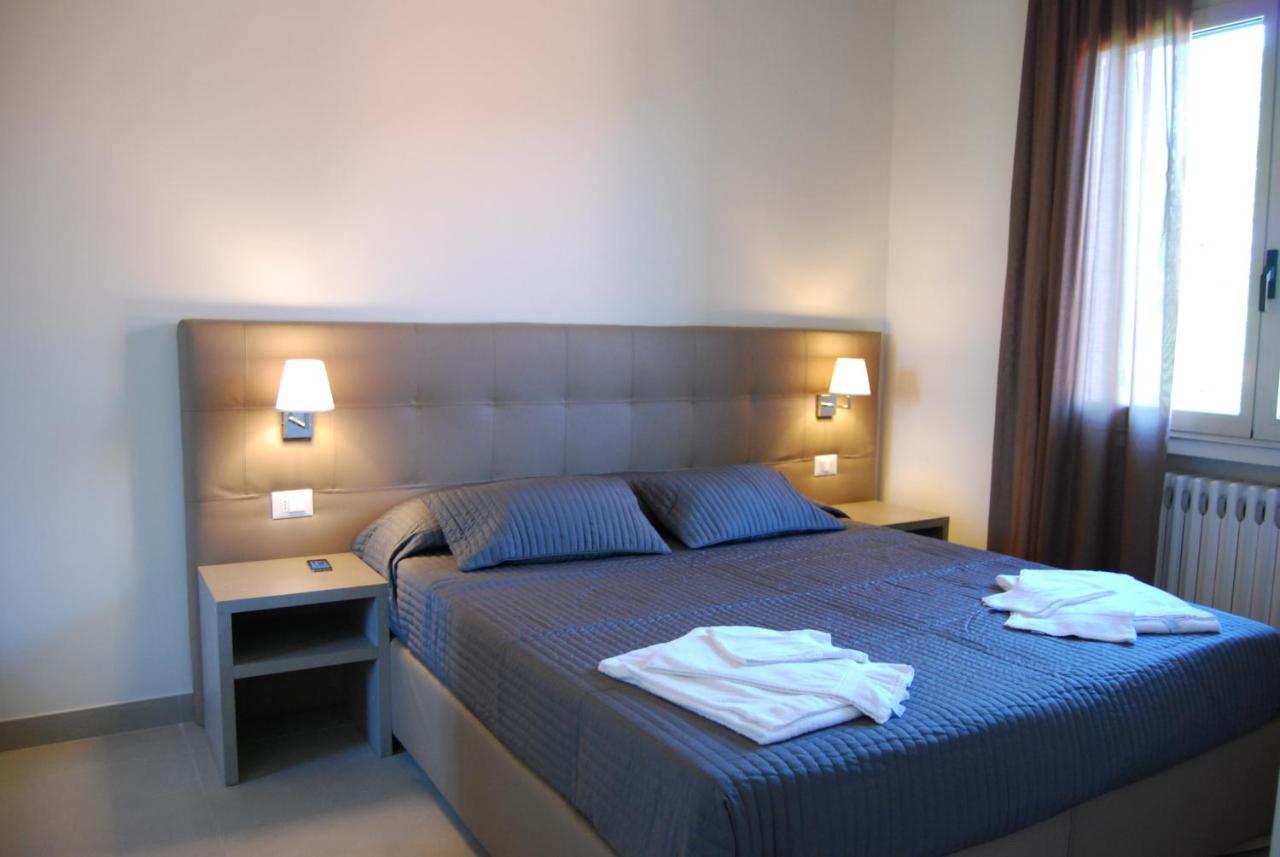 Residenze Al Colle Dei Pini Aparthotel Riccione Luaran gambar