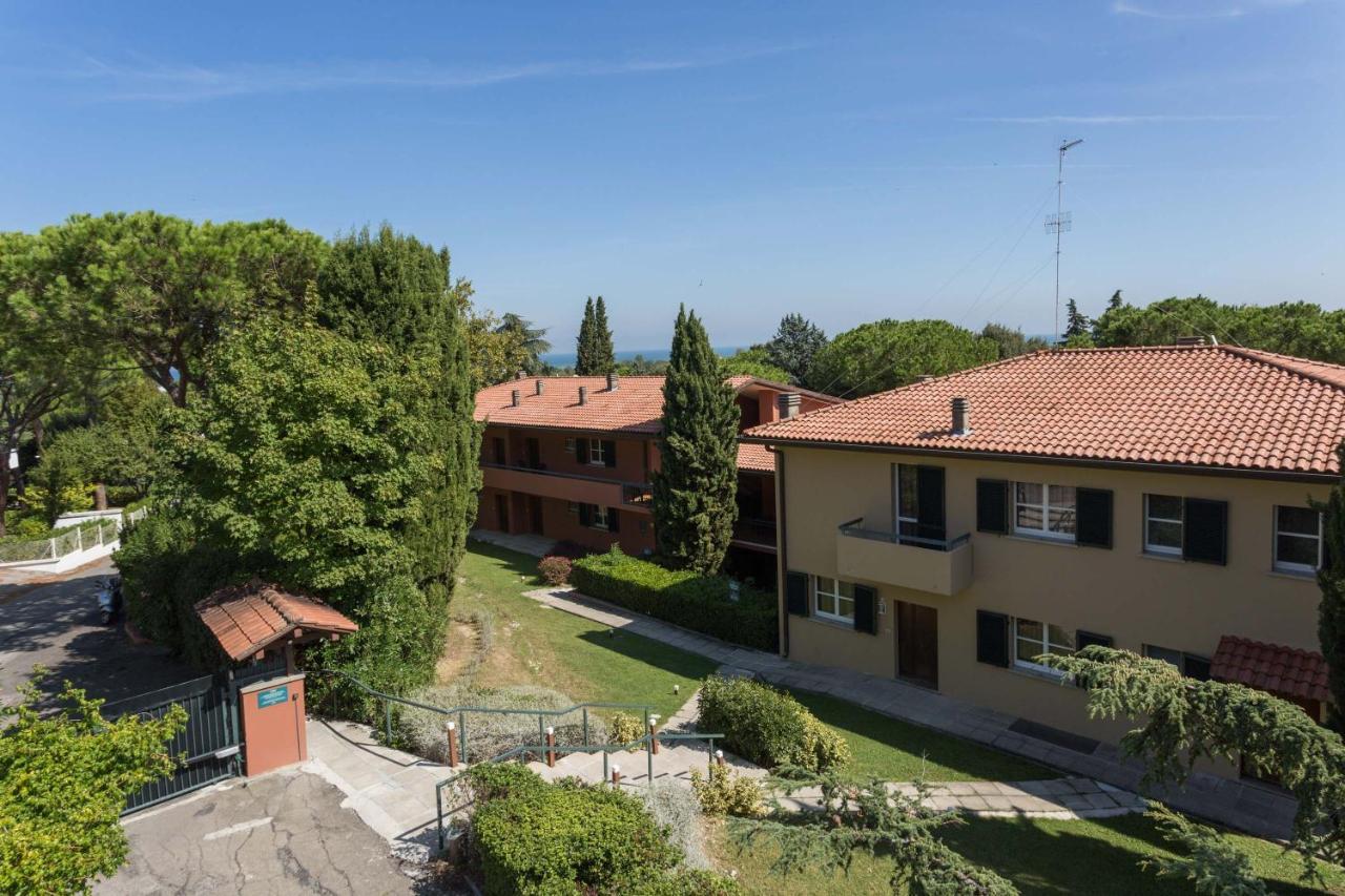 Residenze Al Colle Dei Pini Aparthotel Riccione Luaran gambar