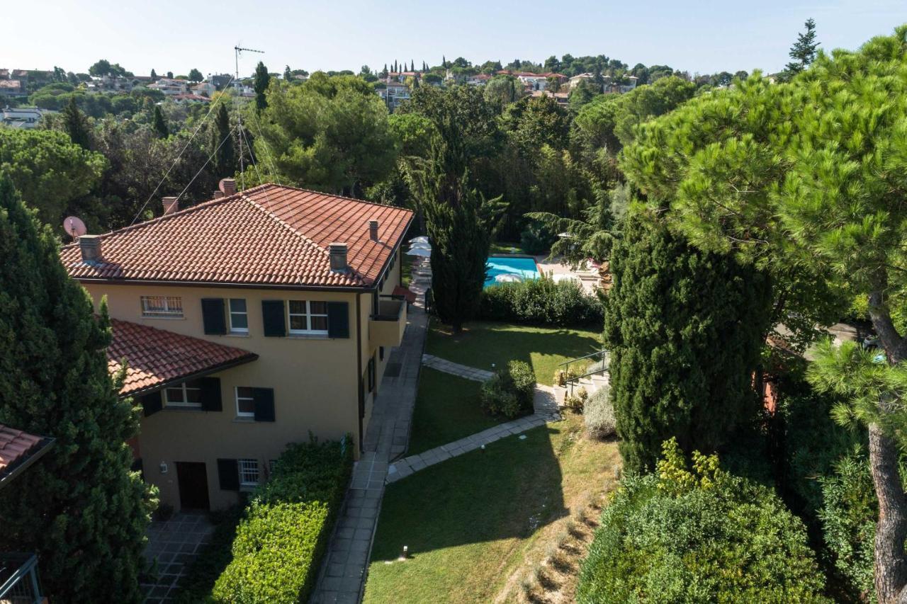Residenze Al Colle Dei Pini Aparthotel Riccione Luaran gambar