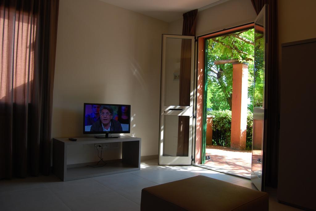 Residenze Al Colle Dei Pini Aparthotel Riccione Luaran gambar